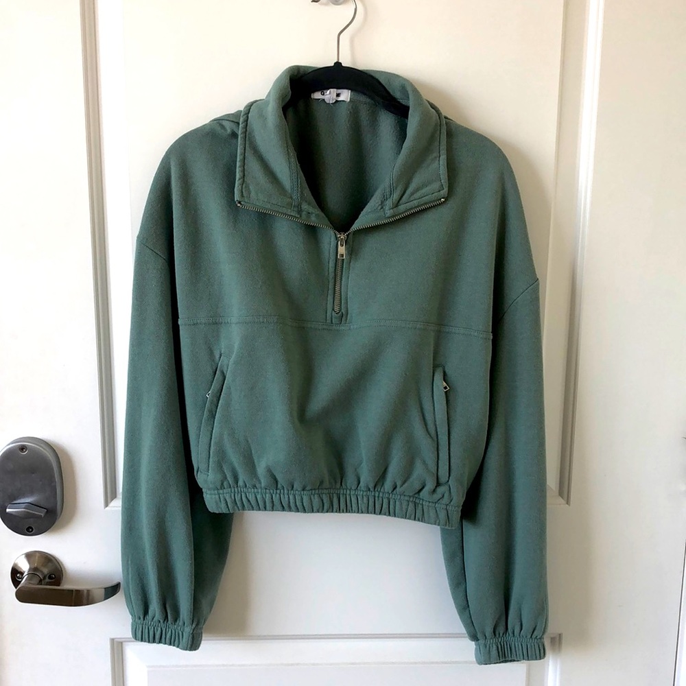 Garage cropped quarter zip sweatshirt! Size M